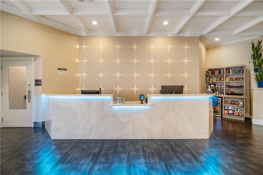 Фото Best Western Plus Palm Court Hotel