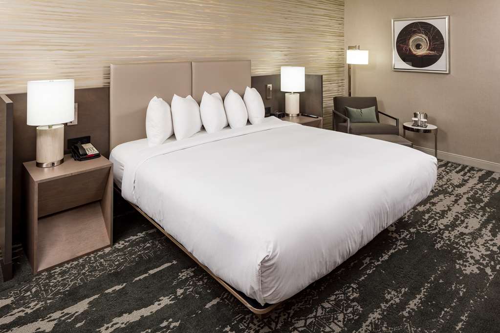 Фото Doubletree by Hilton Boston Logan Airport Chelsea