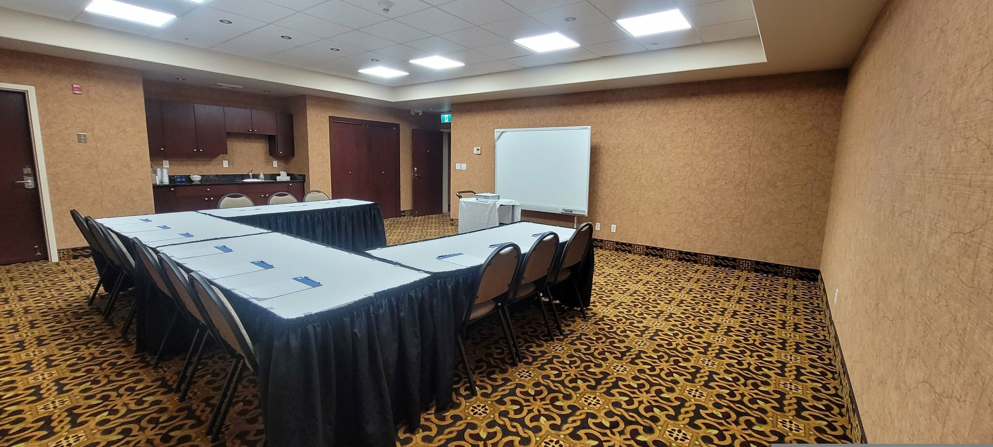 Фото Holiday Inn Express Hotel & Suites Whitecourt, an Ihg Hotel