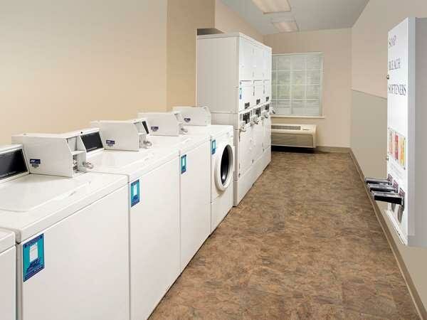 Фото WoodSpring Suites Louisville Clarksville