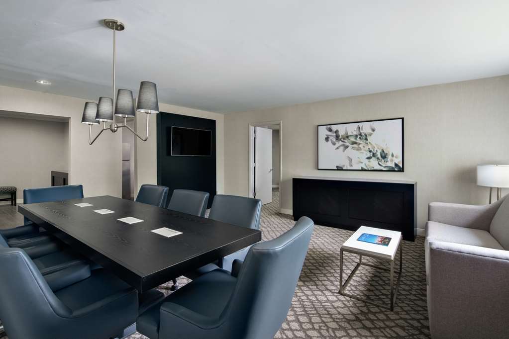 Фото DoubleTree Suites by Hilton Hotel Charlotte - SouthPark