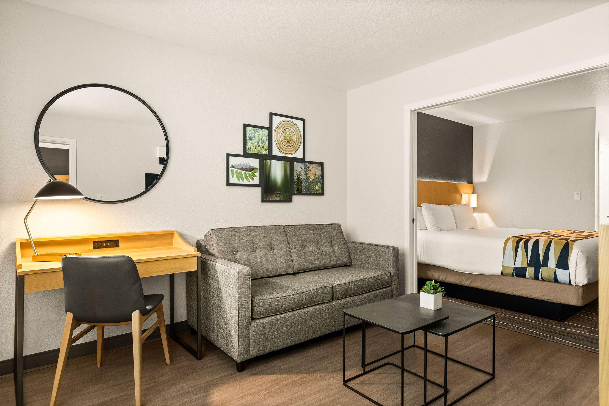 Фото Oxford Suites Redding