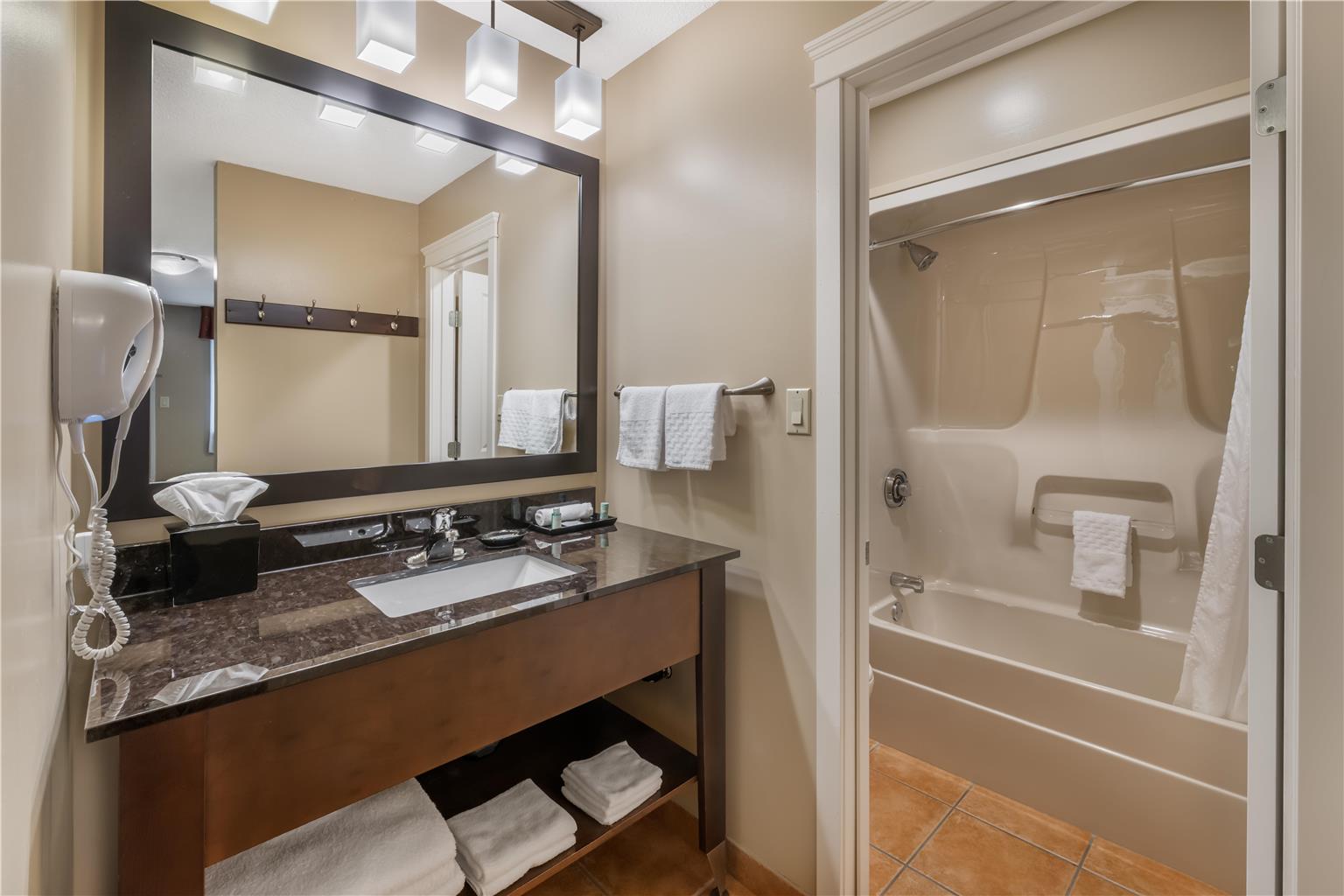 Фото Best Western Sicamous Inn