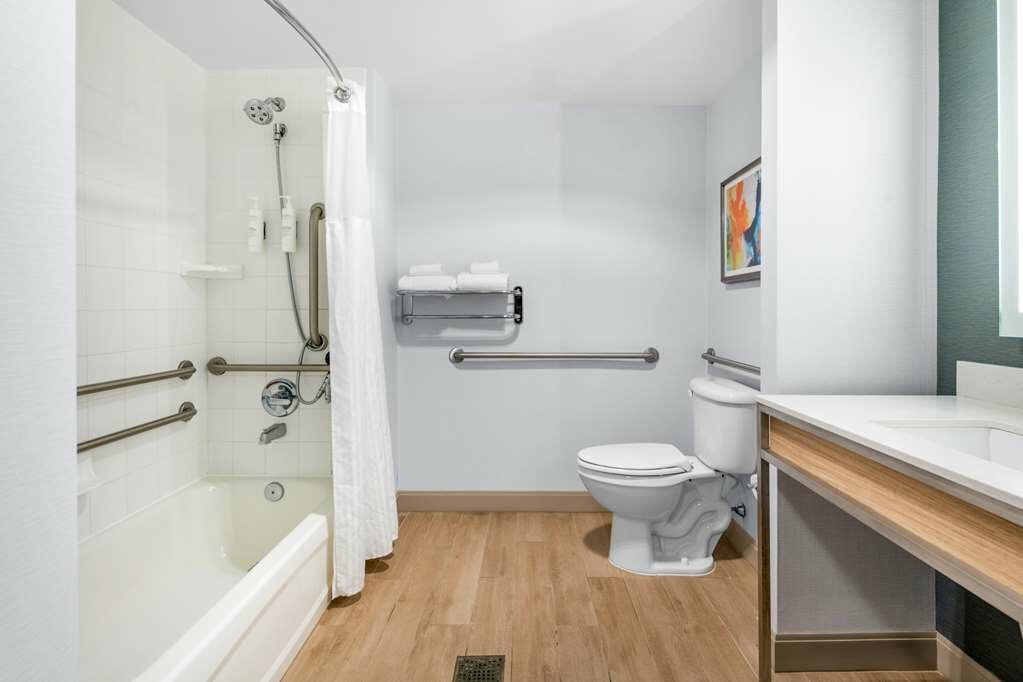 Фото Hilton Garden Inn Suffolk Riverfront