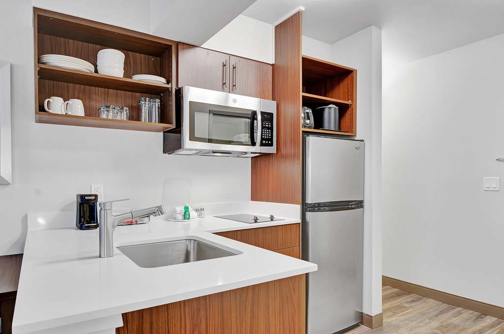 Фото Executive Residency by Best Western Navigator Inn & Suites