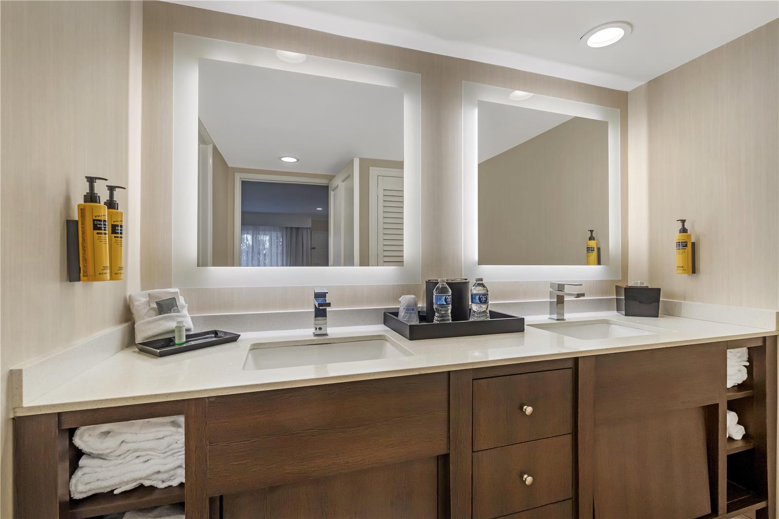 Фото Best Western Plus Carriage Inn