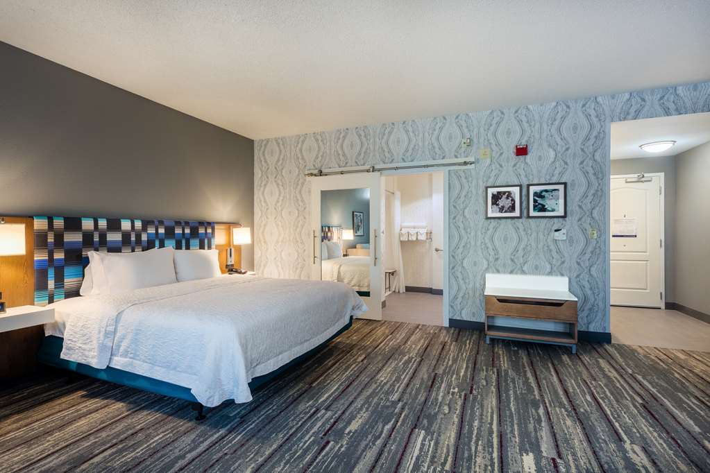 Фото Hampton Inn & Suites Herndon-Reston