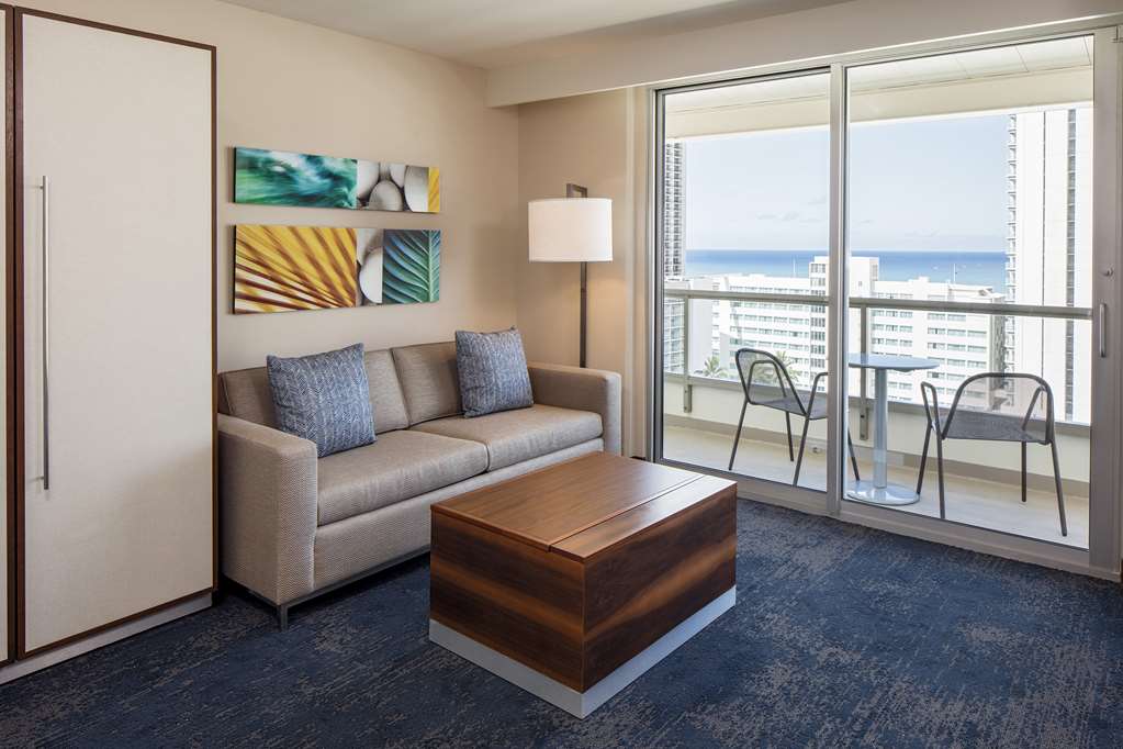 Фото Hilton Garden Inn Waikiki Beach