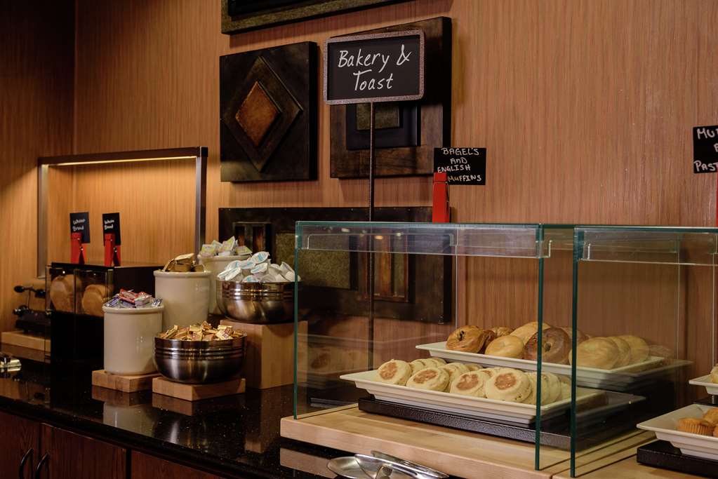 Фото Embassy Suites by Hilton Minneapolis North