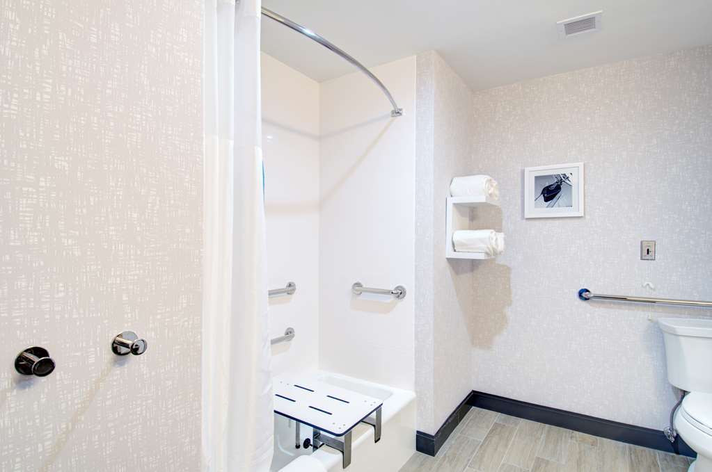 Фото Hampton Inn & Suites Portland West