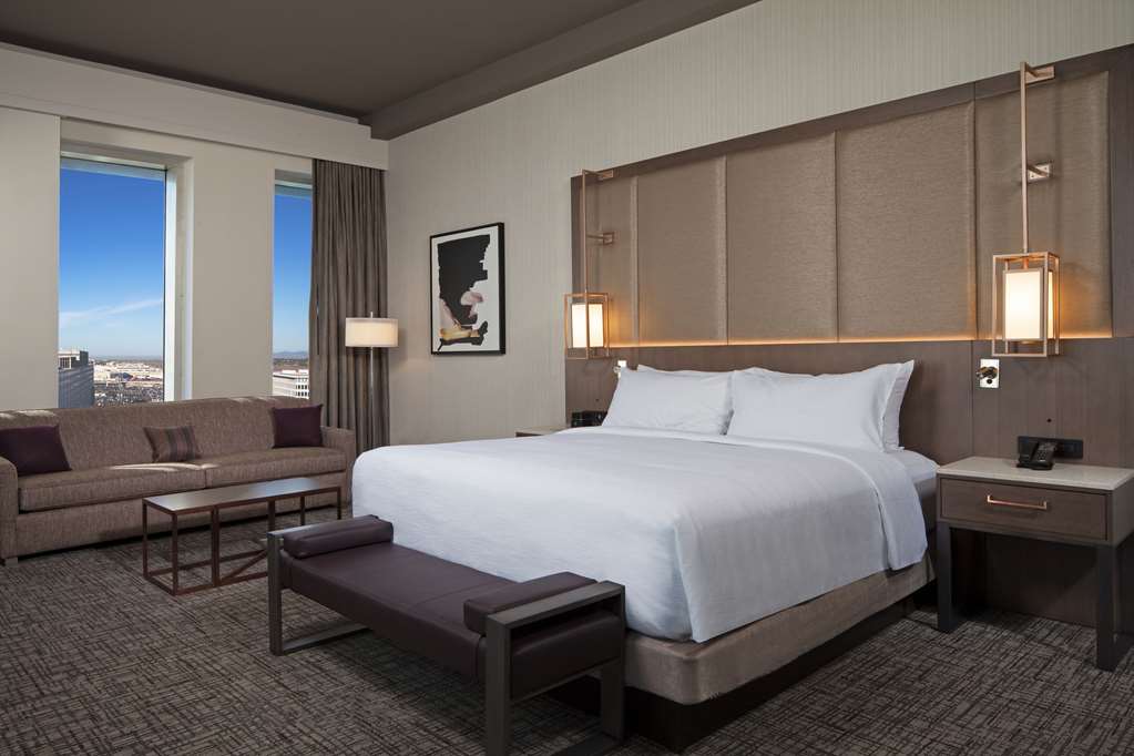 Фото H Hotel Los Angeles, Curio Collection by Hilton