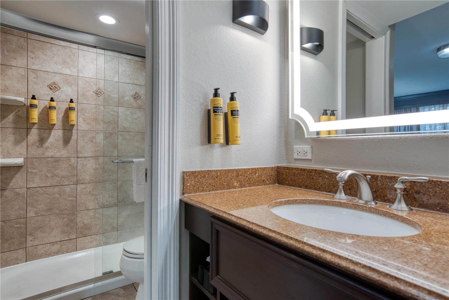 Фото Best Western Plus French Quarter Courtyard Hotel