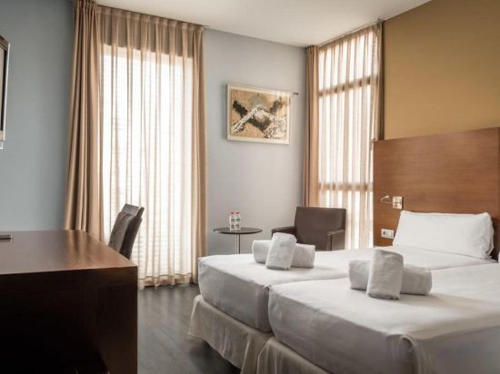 Фото Hotel Madanis