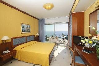 Гостиница Bellevue et Mediterranée в Диано-Марине