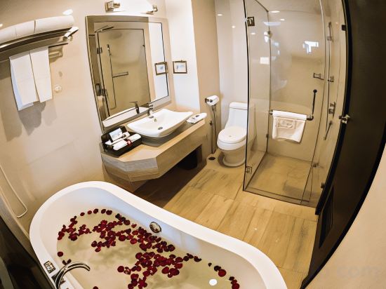 Фото Royale Signature Hotel