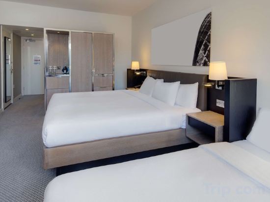 Фото Hilton London Angel Islington
