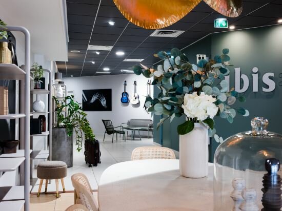 Фото ibis Can Center