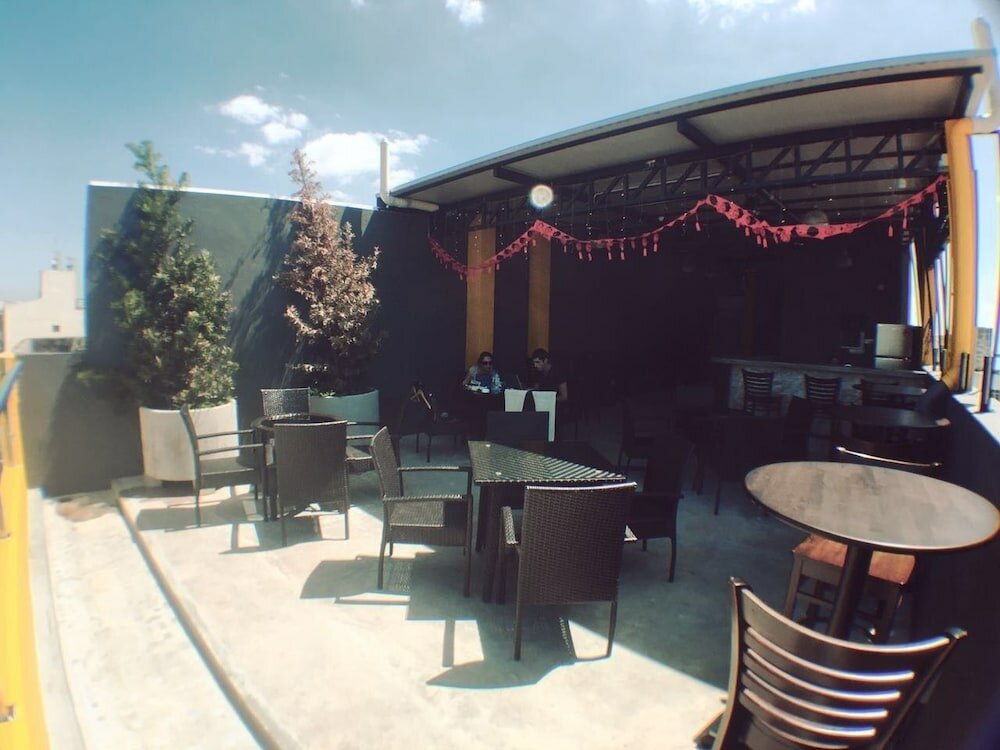 Фото B Street Hotel