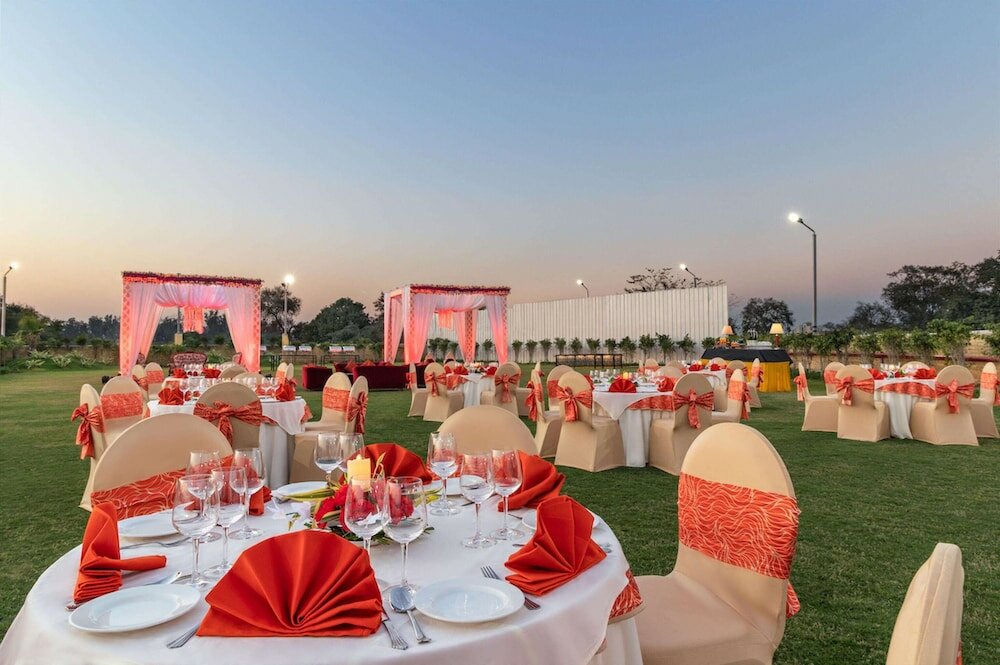 Фото Nidhivan Sarovar Portico Vrindavan