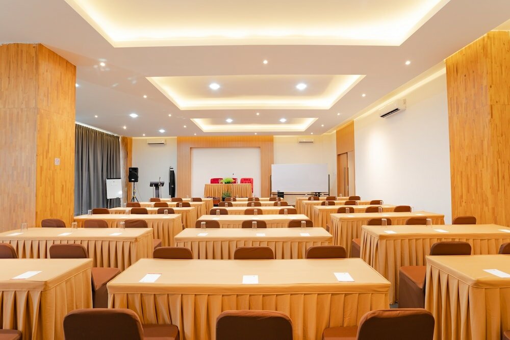 Фото The Crew Hotel Kualanamu International Airport