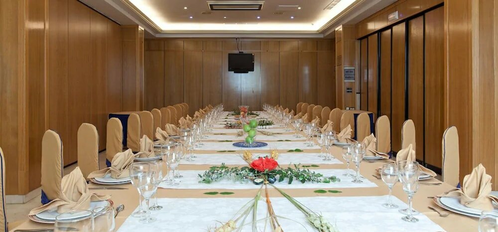 Фото Urban Hotels N Avenida de Espana