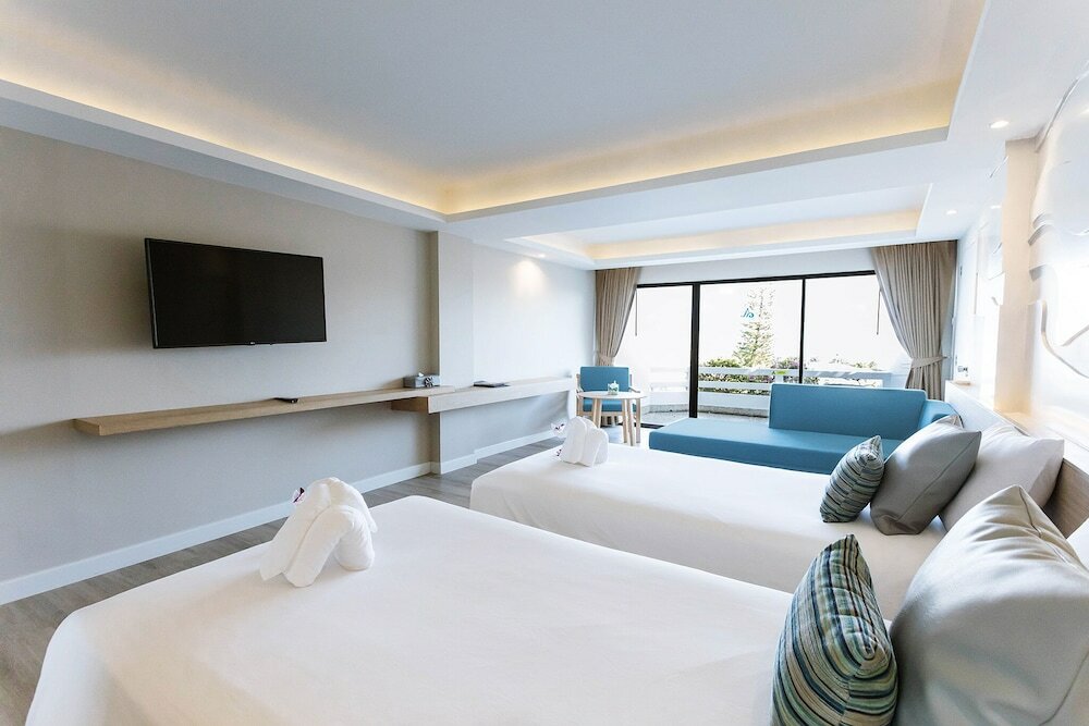 Фото The Cha-am Methavalai Hotel