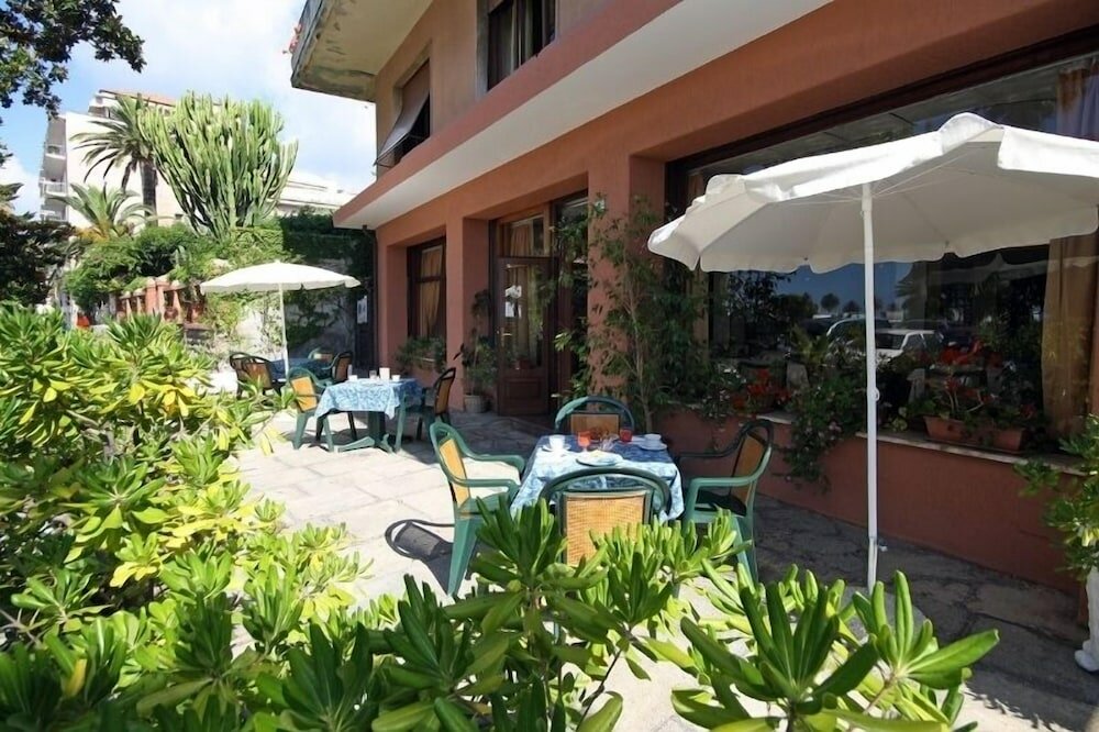 Фото Hotel Kristina