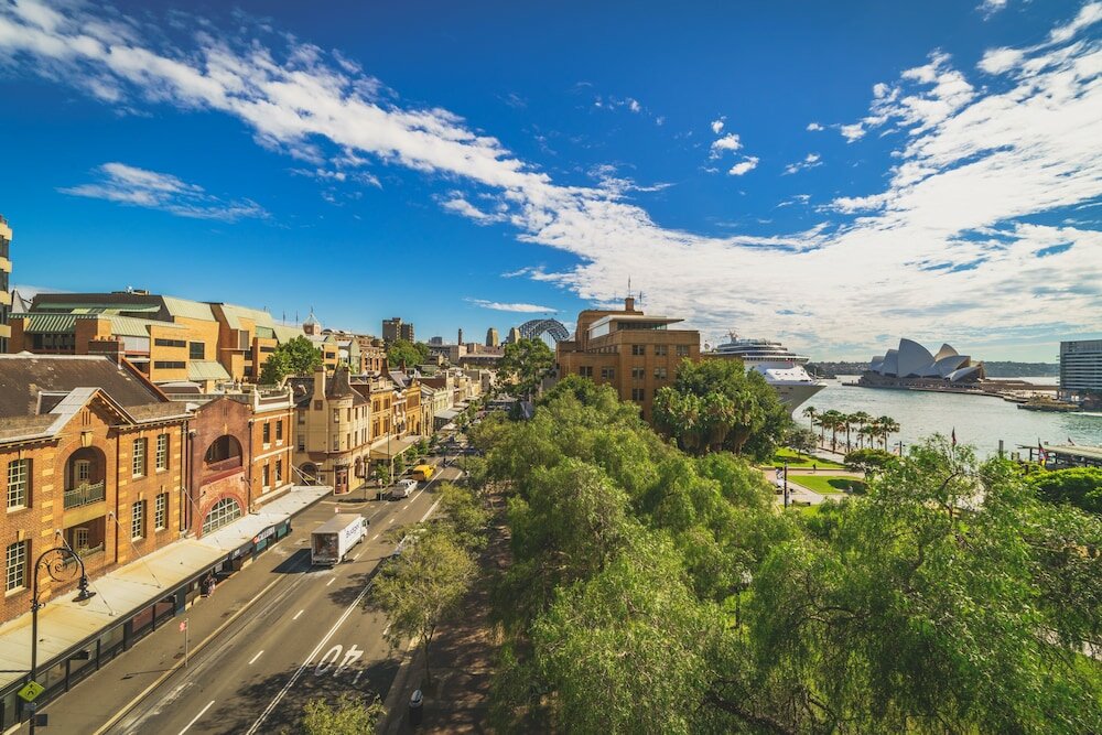 Фото The Russell Boutique Hotel