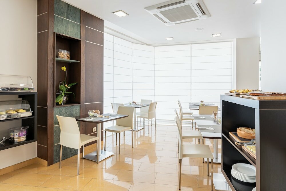 Фото Hotel Exe Puerta de San Pedro