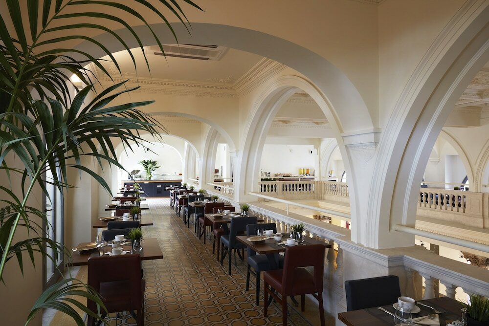 Фото Hotel The Building