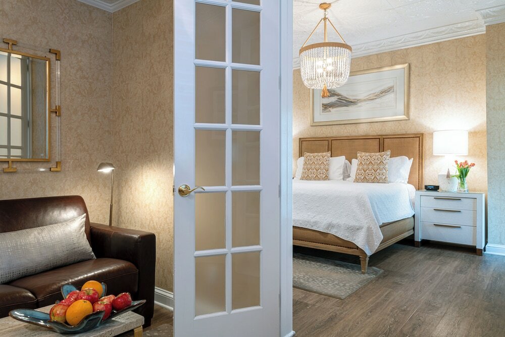 Фото Chateau Inn and Suites