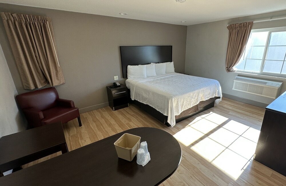 Фото Red Roof Inn Hayward