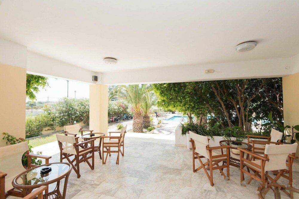 Фото Leonidas Hotel and Studios