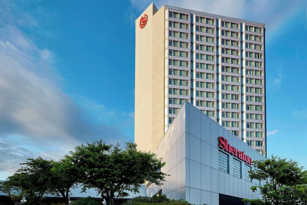 Фото Sheraton Vancouver Guildford Hotel