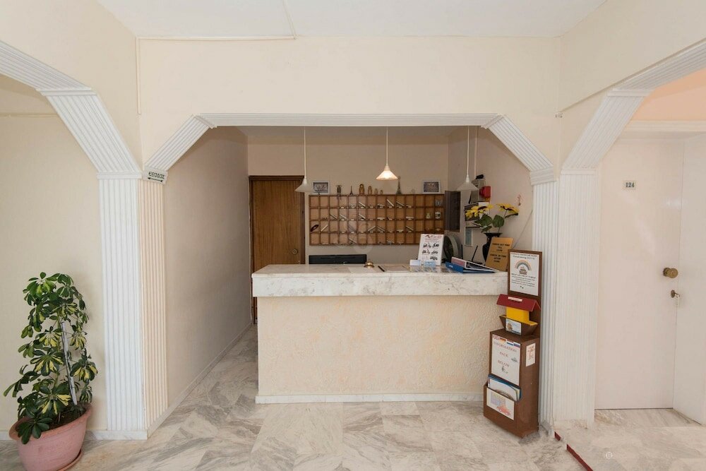 Фото Leonidas Hotel and Studios