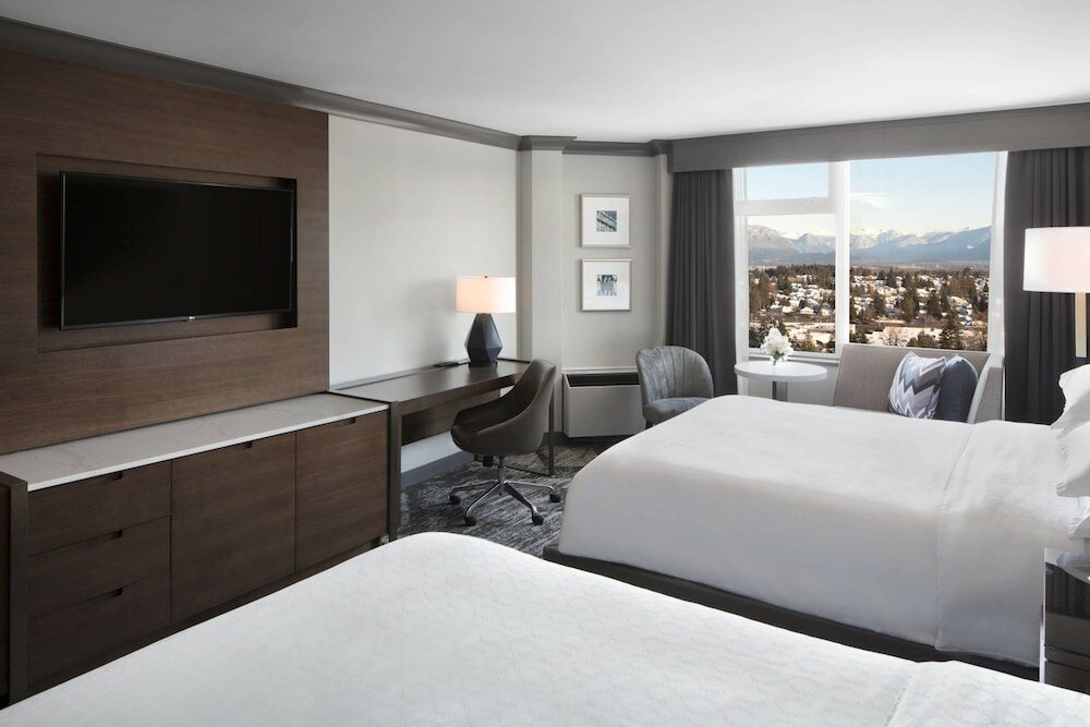 Фото Sheraton Vancouver Guildford Hotel