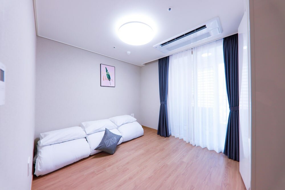 Фото Leeinstay Hotel