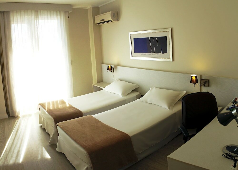 Фото Charrua Hotel