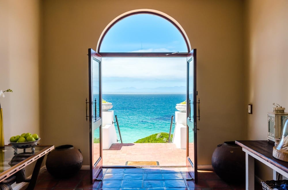 Фото Whale View Manor