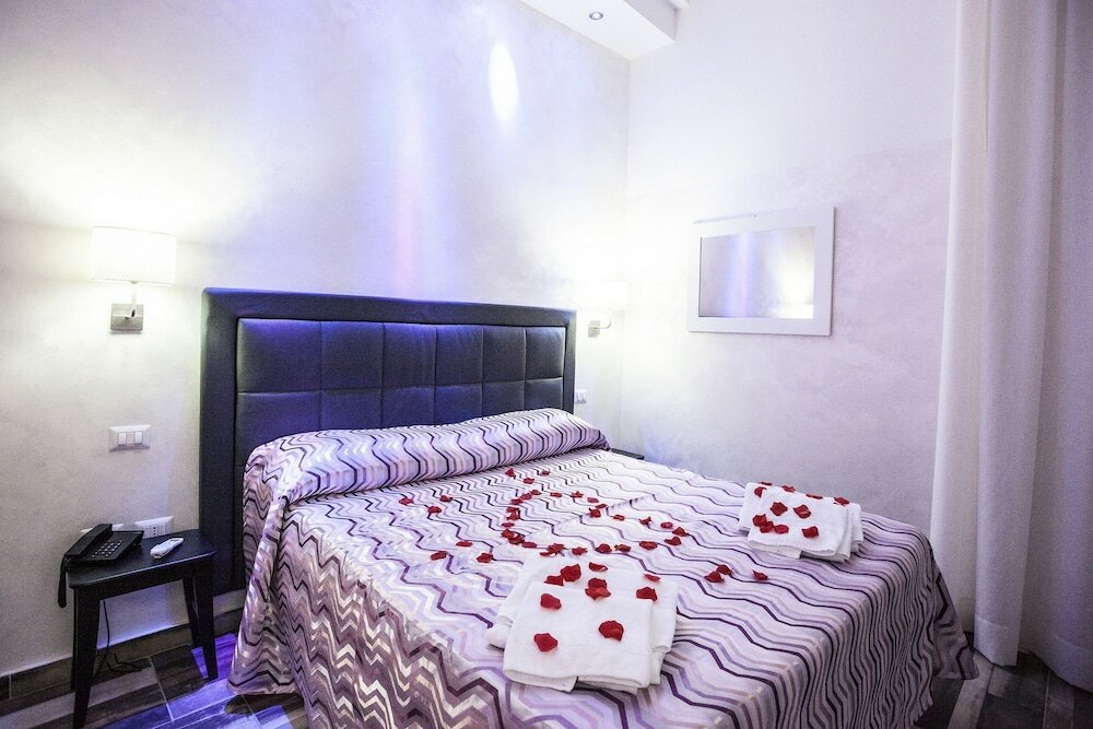 Фото Napoli Garibaldi Square