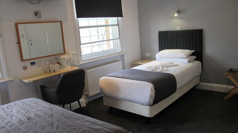 Фото Alhambra Hotel