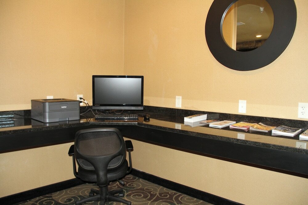 Фото Cobblestone Hotel & Suites – Devils Lake