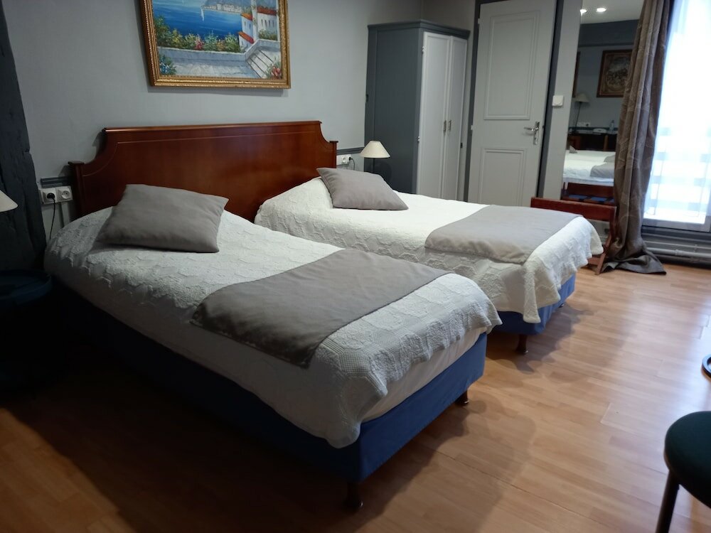 Фото Brit Hôtel Les Comtes de Champagne Centre Historique