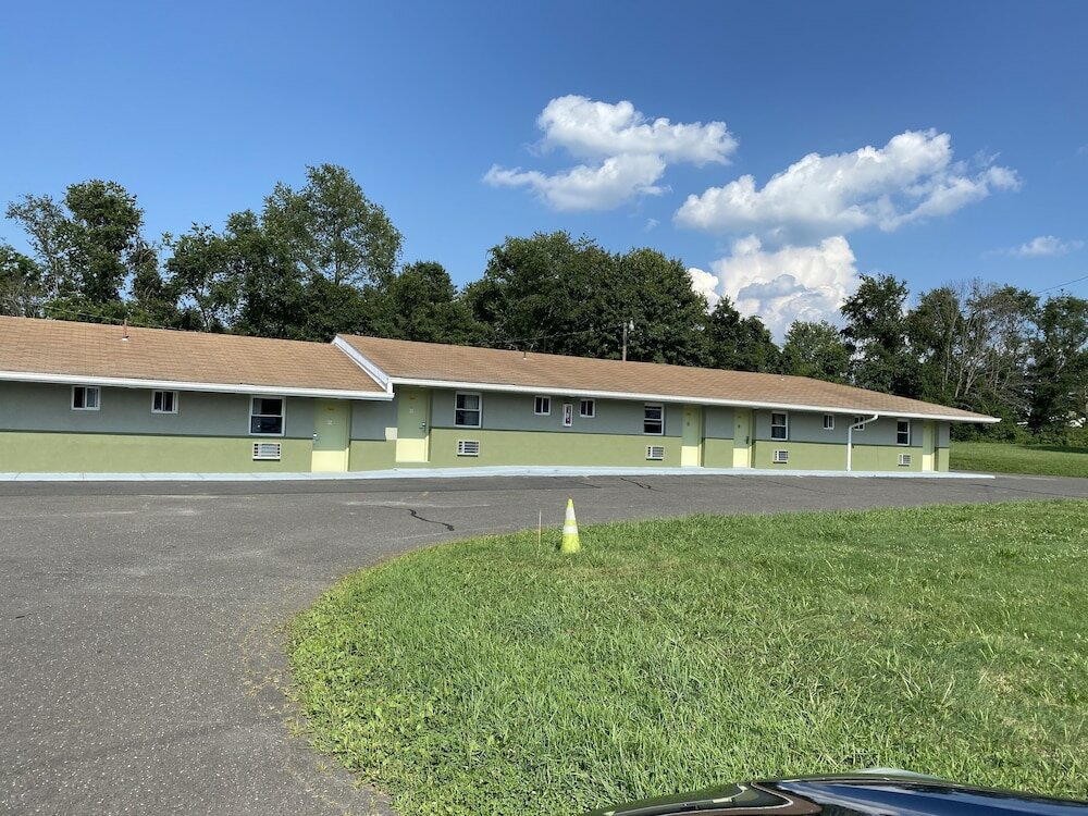 Фото Red Carpet Inn and Suites