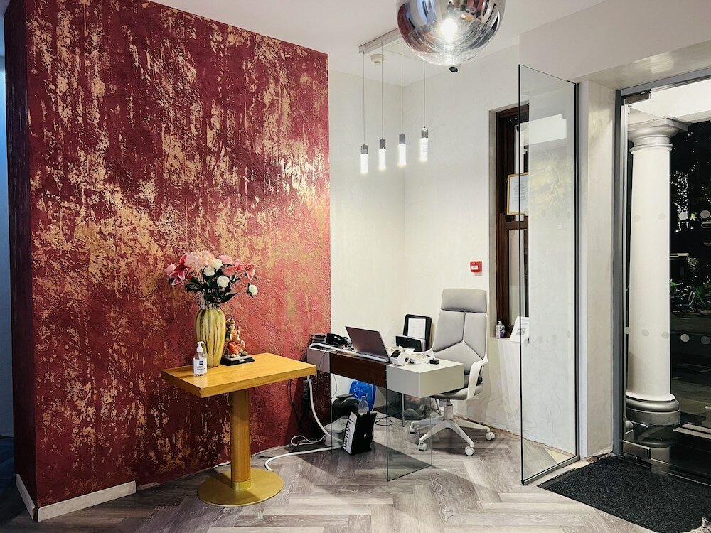 Фото Cheshire Hotel Central London