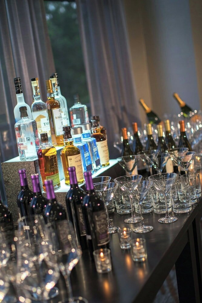 Фото Renaissance Raleigh North Hills Hotel