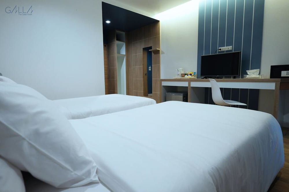 Фото The Galla Hotel