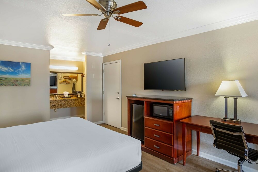 Фото Best Western Heritage Inn