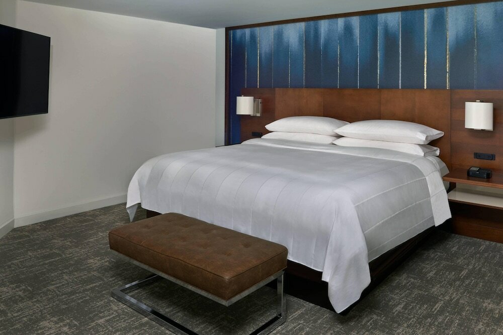Фото Toronto Marriott City Centre Hotel