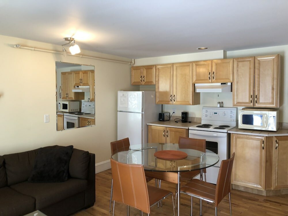 Фото Leaside Manor by The Leaside Group